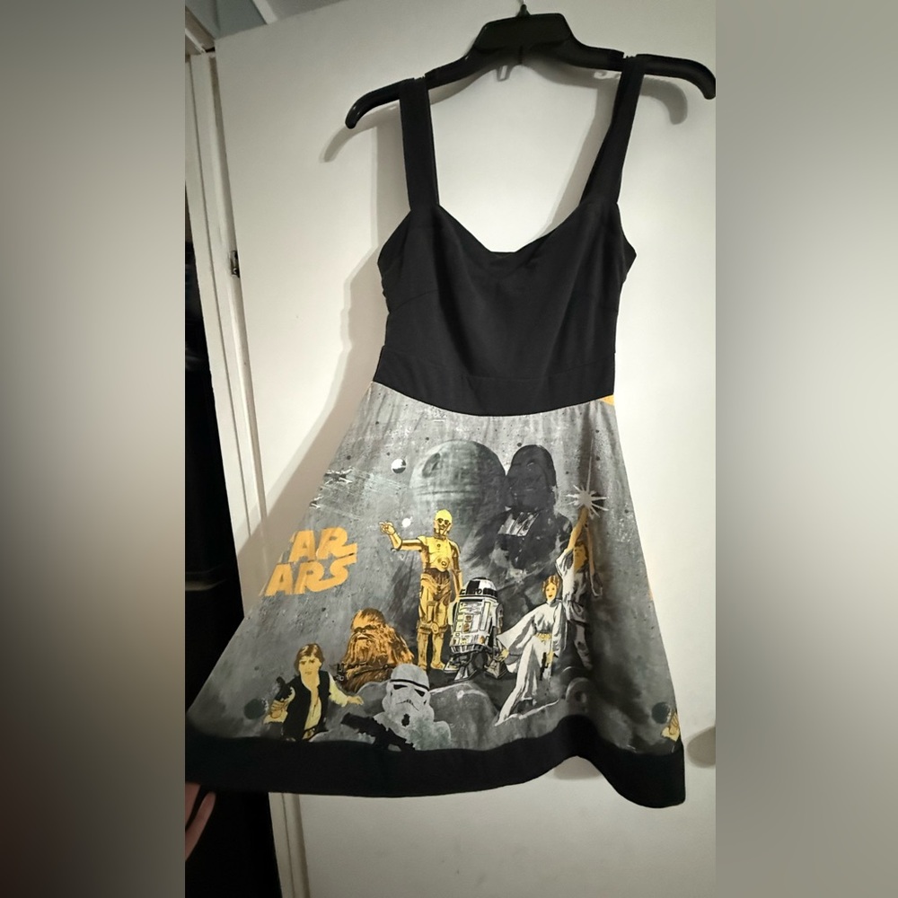 Her Universe Star Wars Black and White Graphic Top - Picture 4 of 5